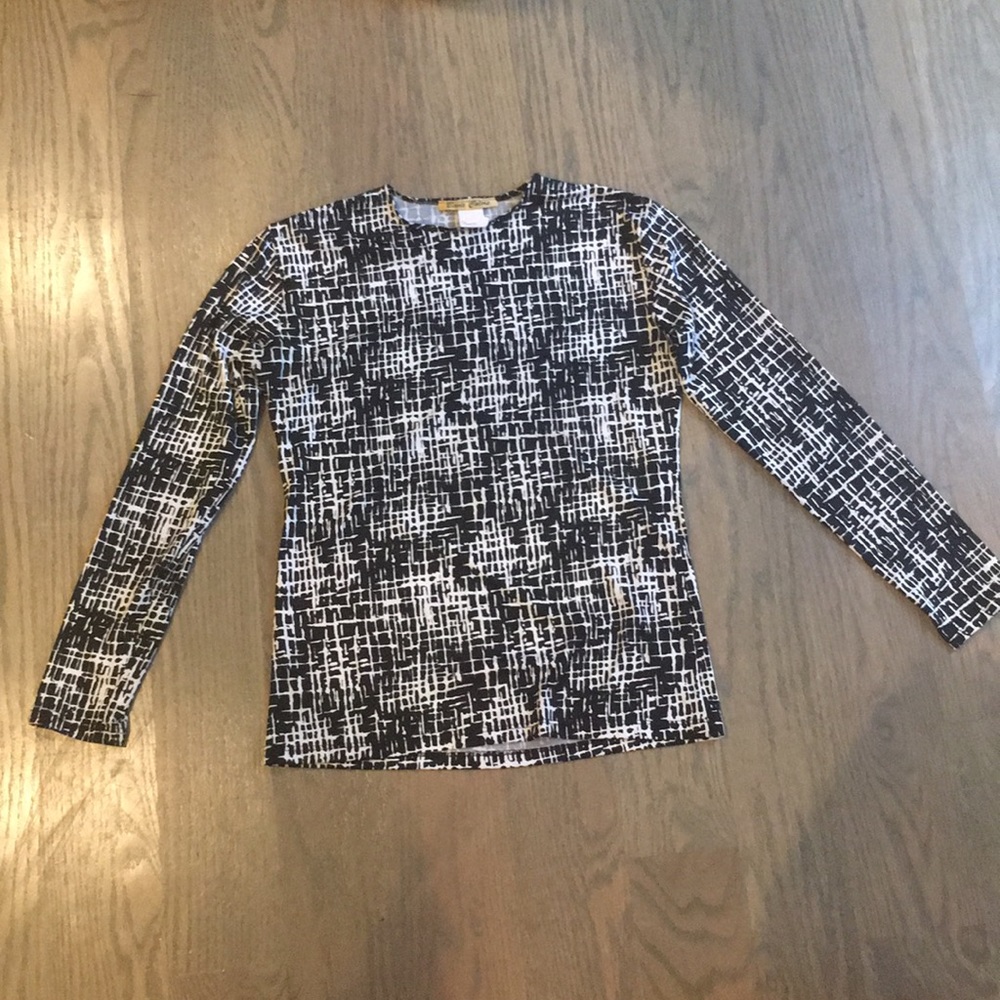 Black and white patterned top